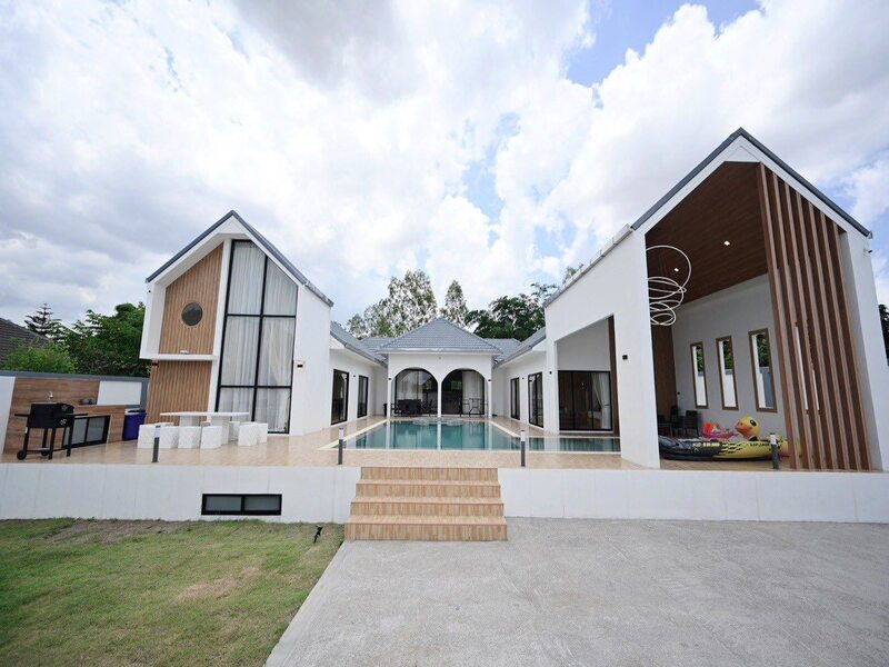 Luxury Modern Pool Villa Opposite Phoenix Golf Course