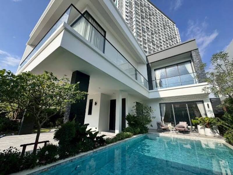 Luxury 2-Storey Pool Villa for Sale in South Pattaya