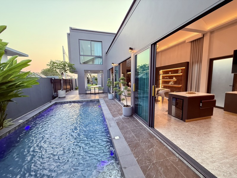 Luxury Pool Villa with Separate Guest House in Maprachan