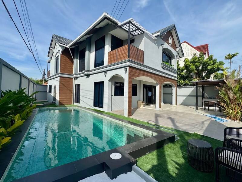 Spacious Pool Villa for Sale – Country Club Village