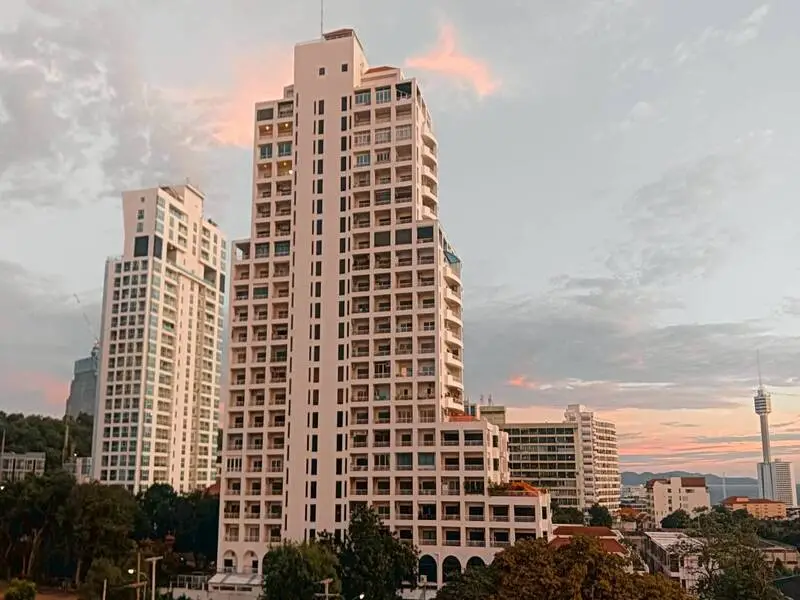 Executive Residence 4 Pratumnak Hill Corner Sea View