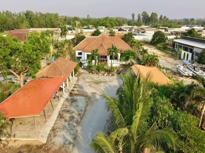 Single house for sale in Huai Yai with land 2-rai