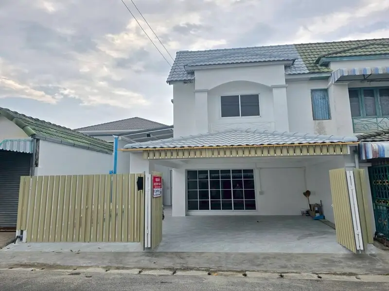 2-Storey Corner Townhome for Sale in Chatkaew 9 Village