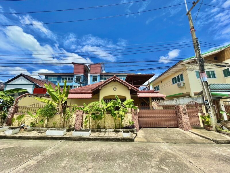 Single-Storey House with Rooftop | Great Location Near Mabprachan Reservoir
