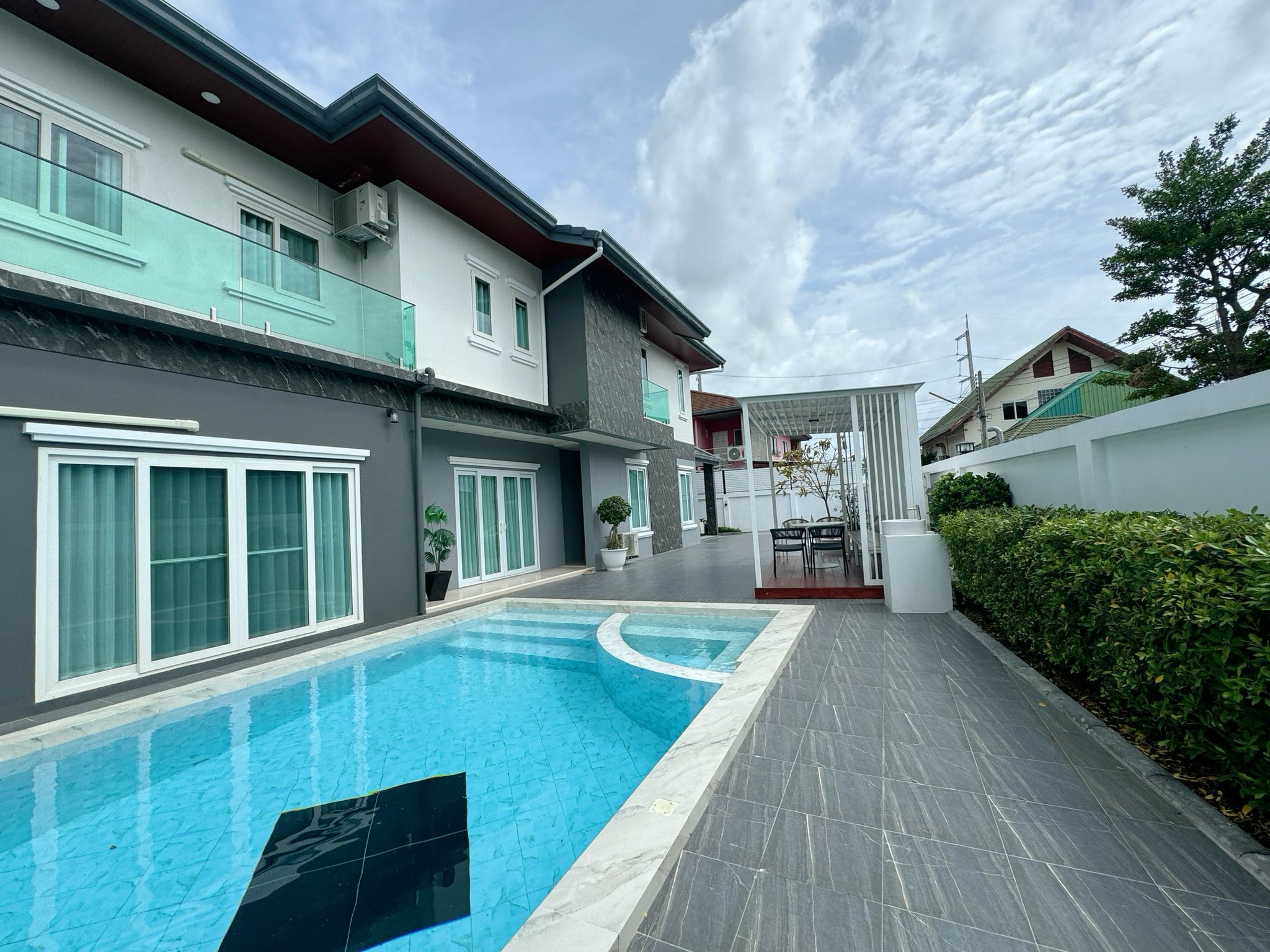 Kristina Villa Pattaya – Private Pool Villa by Mabprachan Reservoir