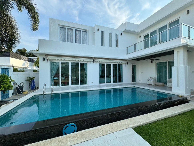 Fully Furnished Pool Villa in Jomtien | Prime Location Near the Beach