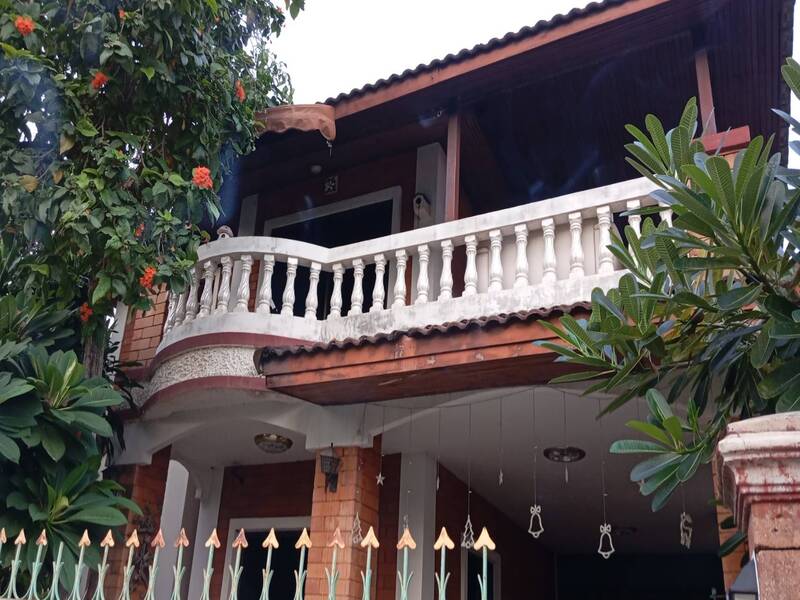 2-Storey House in Soi Nern Plub Wan
